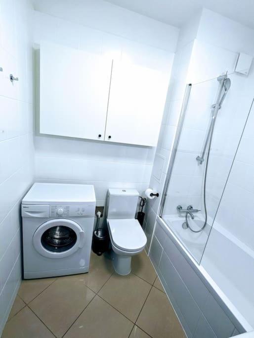 Relax Centrum Lux Mattress-bath-netflix Apartment